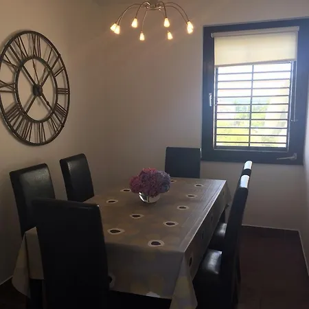 Apartament Maisey *