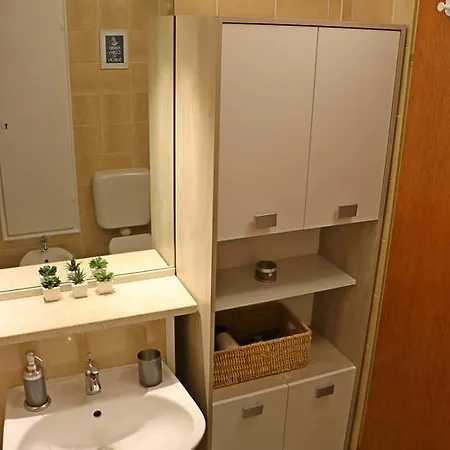 Apartament Maisey *