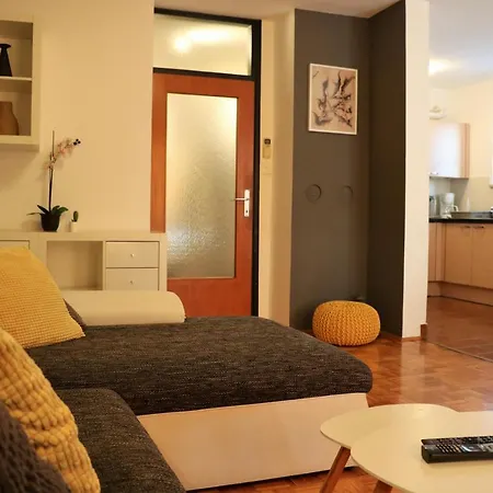 Maisey Apartment