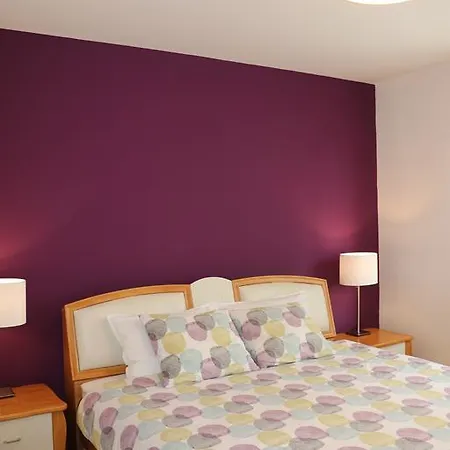 Maisey Apartment *